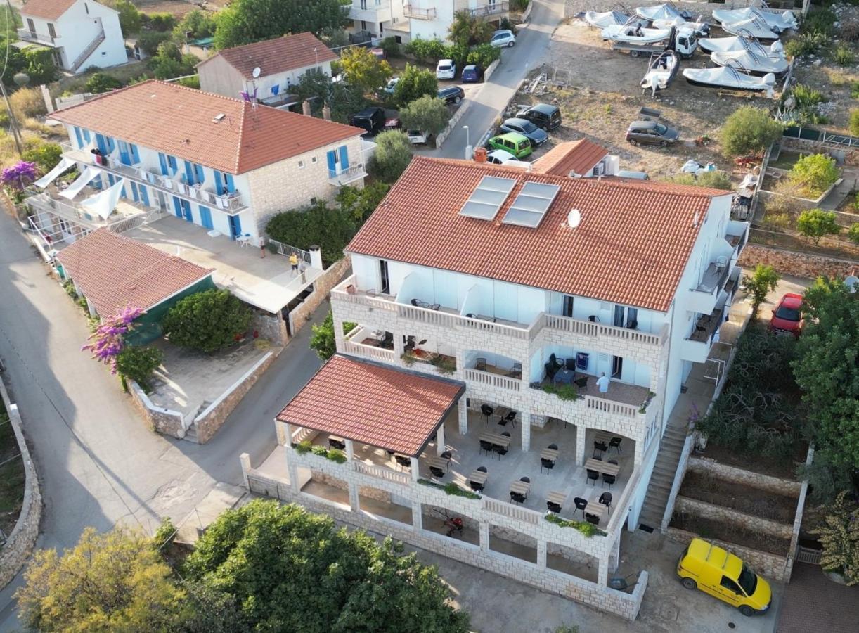 Pansion Braco Bed & Breakfast Zavala Exterior foto